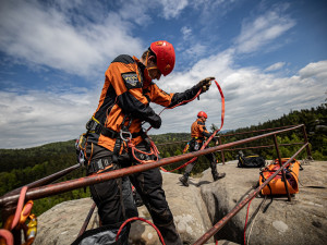 Léto ve skalách láká, ale i bolí: Body záchrany na Broumovsku mohou rozhodnout o životě