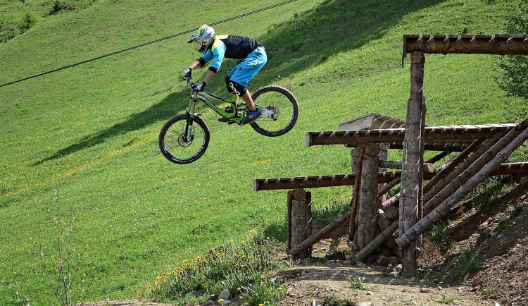 Adrenalin bez hranic: Jak se jízda v bikeparku může proměnit v noční můru