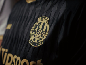 Fotbaloví Votroci odhalili výroční dresy. Zdobí je zlatá barva i vzor z muzea