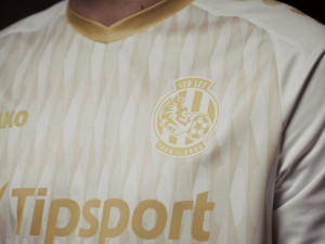 Fotbaloví Votroci odhalili výroční dresy. Zdobí je zlatá barva i vzor z muzea