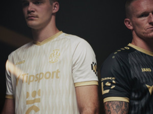 Fotbaloví Votroci odhalili výroční dresy. Zdobí je zlatá barva i vzor z muzea
