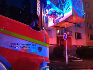V bytě zasaženém požárem na hradeckém Moravském Předměstí byl nalezen mrtvý muž