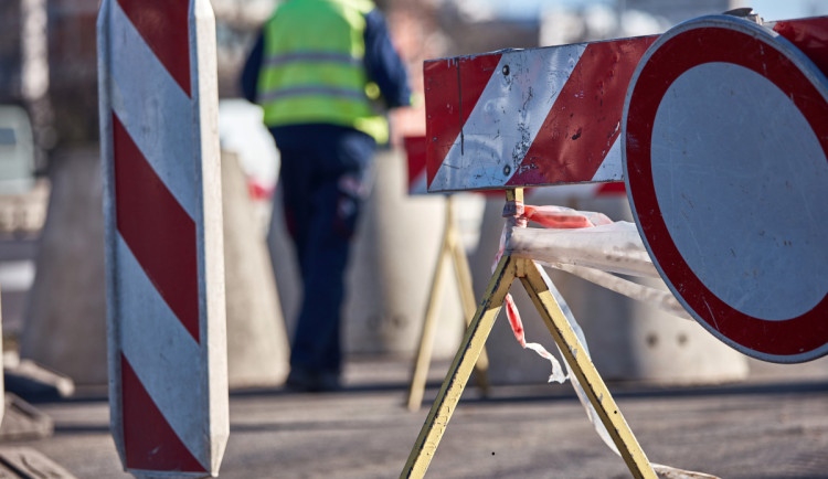 Opravy silnice I/35 zkomplikují dopravu mezi Hradcem Králové a Pardubicemi