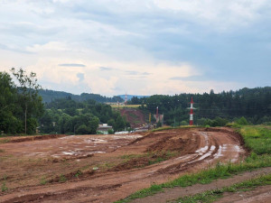 OBRAZEM: Stavba obchvatu Náchoda pokračuje rychlým tempem. Tunel začne vznikat na podzim
