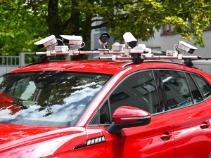 Parkování v Hradci začíná monitorovat speciální auto. Za hodinu zkontroluje 10 tisíc aut