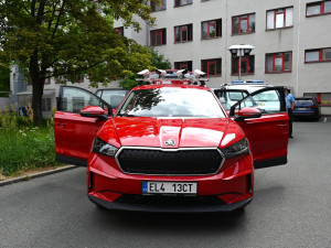 Parkování v Hradci začíná monitorovat speciální auto. Za hodinu zkontroluje 10 tisíc aut