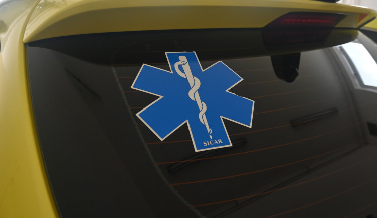 Neštěstí na Frýdecko-Místecku. Chlapec spadl z houpačky, byl v bezvědomí