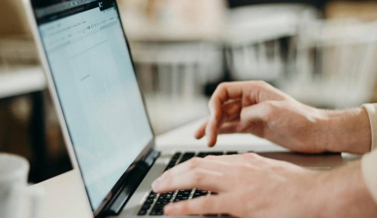 Firma v Karviné naletěla e-mailu od podvodníka. Škoda je přes milion korun