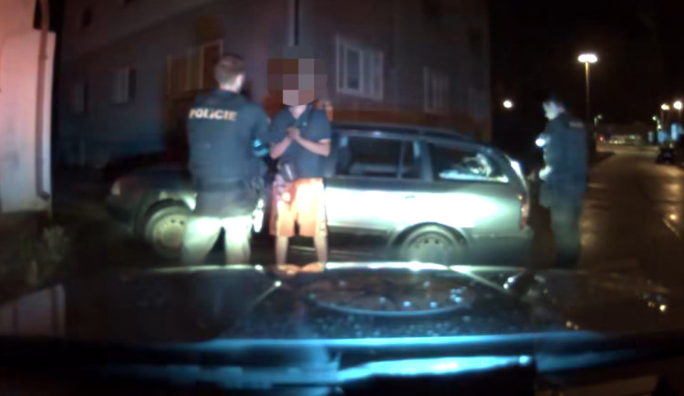 Zdrogovaný muž usedl za volant i přes zákaz. Chytili ho podruhé za týden