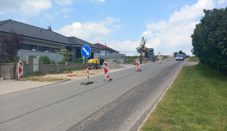 Na kraji Brtnice vzniká nová autobusová zastávka, lidé budou mít i nové chodníky