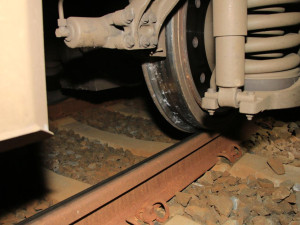 Vlak v Chotěvicích zastavily kameny na trati, pachateli hrozí až osm let