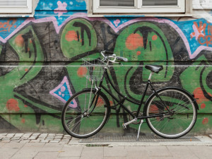 Policisté dopadli sériového zloděje jízdních kol. V Hradci jich ukradl 15