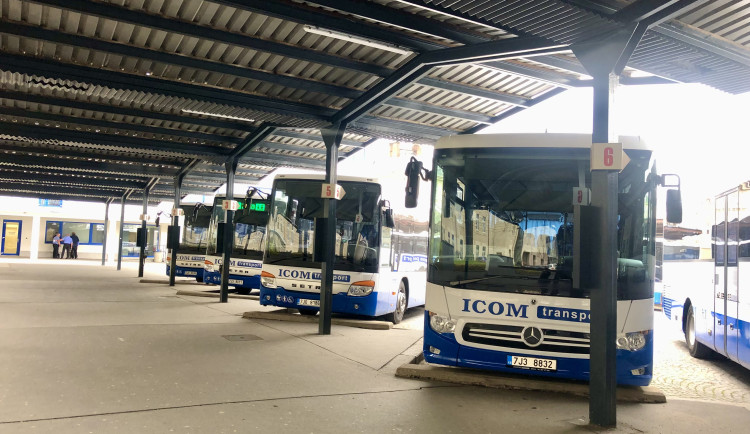 Na nádraží v Jihlavě zasahovala policie. Přijela si pro agresivního opilce