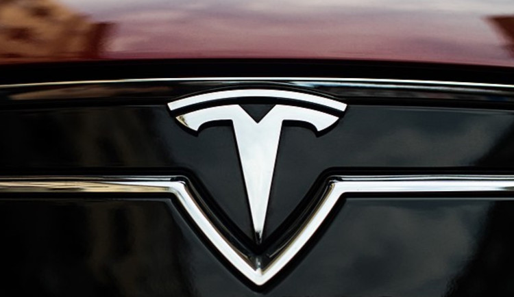 Tesla uzavřela s korejským Samsungem megakontrakt na čipy