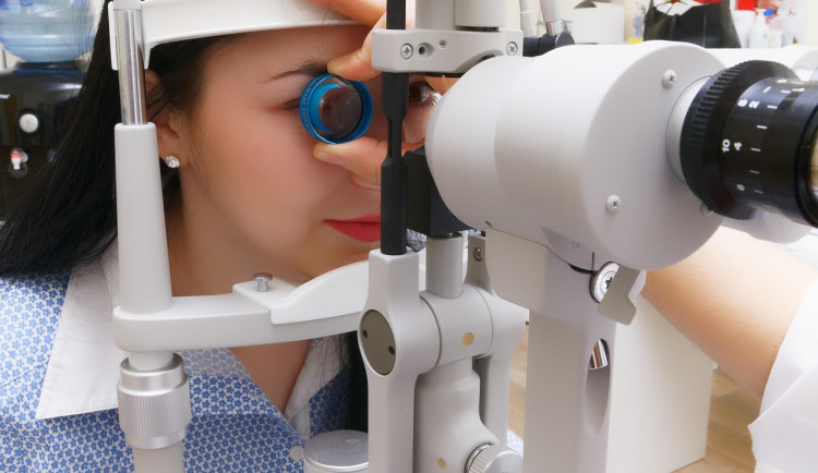 Krumlov stále čeká na očního lékaře. Nástup odložil kvůli atestaci