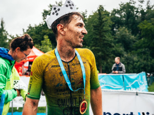 Hradecký terénní triatlon: déšť ani bláto neodradily stovky závodníků