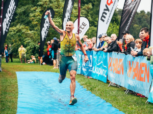 Hradecký terénní triatlon: déšť ani bláto neodradily stovky závodníků