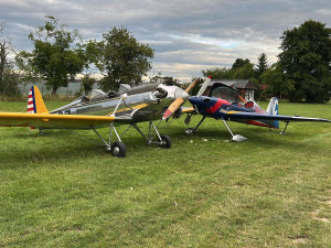 Na letišti v Jaroměři se srazila dvě letadla. Škoda se odhaduje téměř na milion