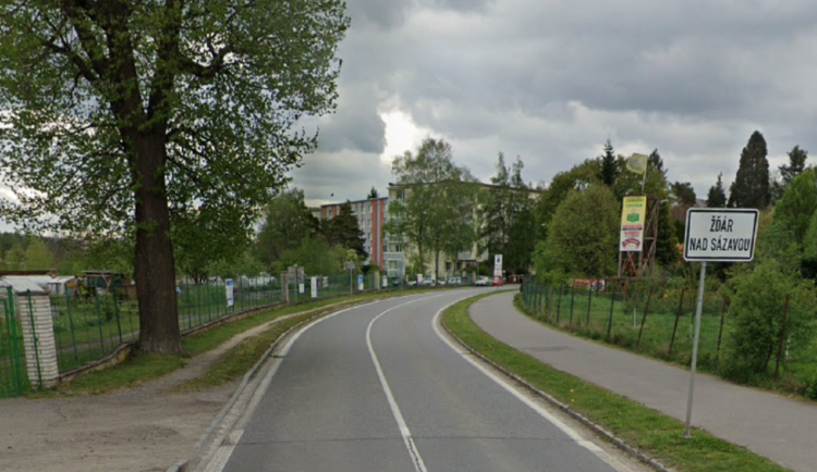 Mapa: Dělnici začnou opravovat silnici mezi Hamry a Žďárem. Bude tam úplná uzavírka