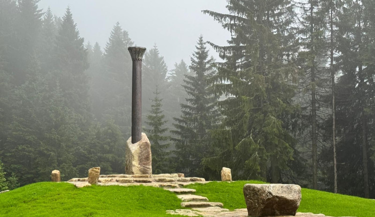 U Erlebachovy boudy bude odhalen Mariánský sloup Královna hor