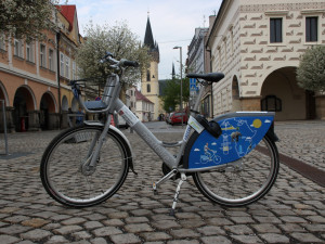 Dvůr Králové má za sebou rekordní měsíc na sdílených kolech