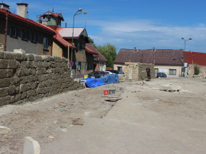 Obnova ohradní zdi jezuitské koleje v Jičíně: Historie, která žije dál