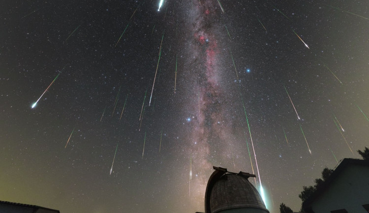 Dnes v noci vrcholí Perseidy. K vidění bude až 30 padajících hvězd za hodinu