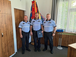 Policista v době volna zachránil na Trutnovsku život sousedovi