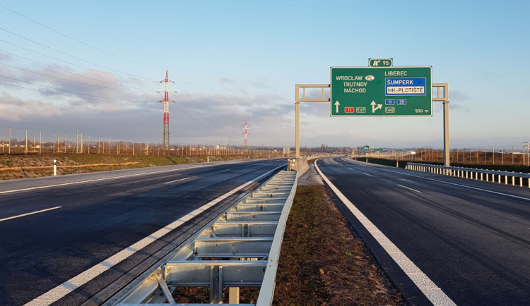 Hradec znovu změří hluk z dálnice D11 v Plačicích. Měření proběhne už počtvrté