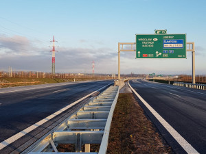 Hradec znovu změří hluk z dálnice D11 v Plačicích. Měření proběhne už počtvrté