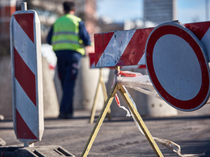 Silničáři otevřou hlavní tah do Orlických hor v Králové Lhotě. Autobusy stále s omezením