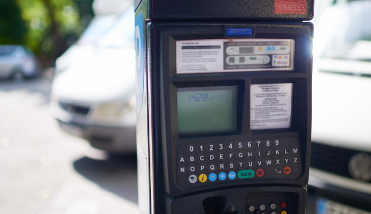 Firmě ISP loni klesl zisk z parkování v Hradci o osm procent na 8,5 milionu