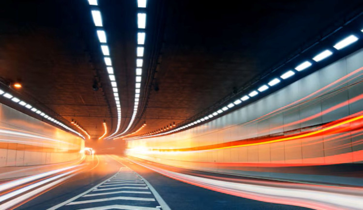 Stavbaři na obchvatu Náchoda začali hloubit jámu pro stovky metrů dlouhý tunel