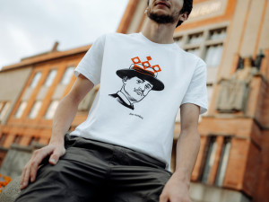 Oslavte 800 let Hradce Králové s legendárními osobnostmi na tričku