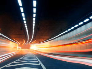 Stavbaři na obchvatu Náchoda začali hloubit jámu pro stovky metrů dlouhý tunel