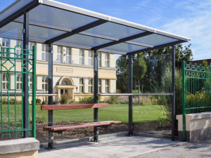 Zchátralá zastávka je minulostí. Hradecký Rusek dostal modernější náhradu