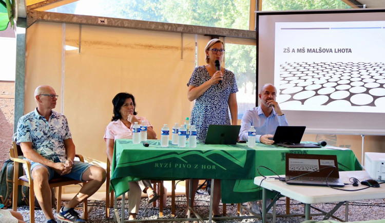 Děti se do školy v Malšově Lhotě v Hradci vrátí podle primátorky nejdříve v listopadu