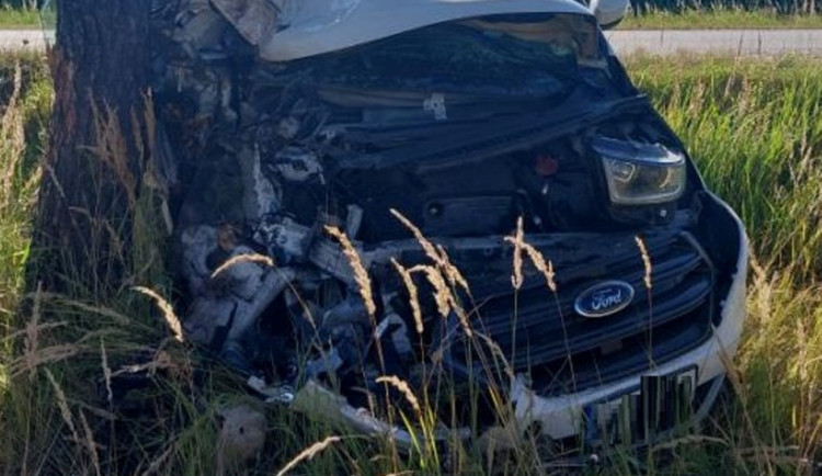 Nehoda u kruháče u Velkého Beranova. Škoda na autě je čtvrt milionu korun