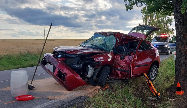 Silnici u Srubce uzavřela tragická nehoda. Řidič na místě zemřel