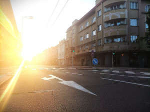 Vstupte do světa dronů a hudby: Jak se pohodlně dostat na velkou dronovou show & Tata Bojs