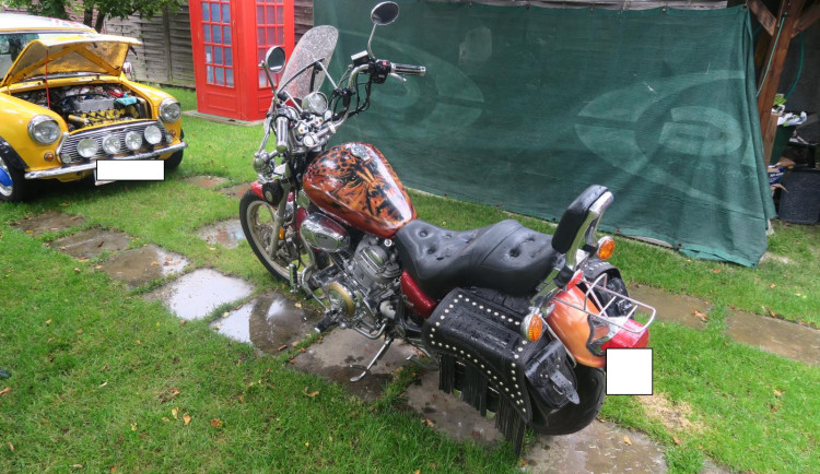 Policie šetří nehodu motorkáře a osobního auta. Hledá svědky