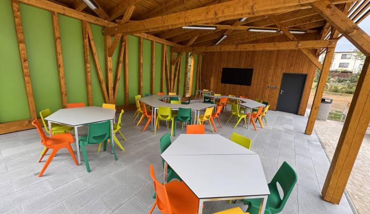 FOTO: Školy na Jihlavsku mají nové venkovní učebny. Podívejte se na tu v Batelově