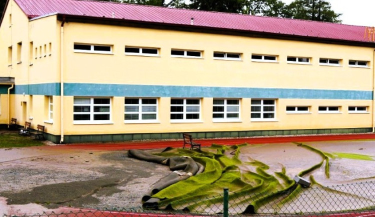 Loni vyplavená škola v Zátoru zahájila školní rok v provizorních podmínkách