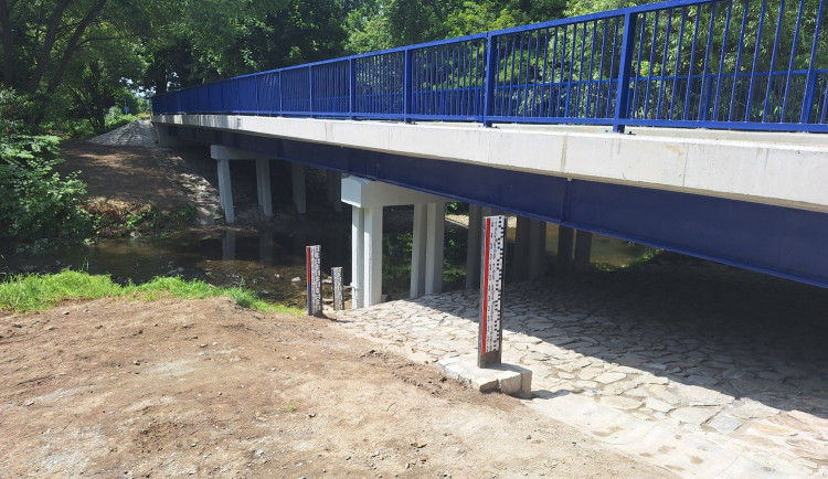 Hraniční most u Úvalna opět spojuje Česko a Polsko. Povodně a zima opravu zdržely
