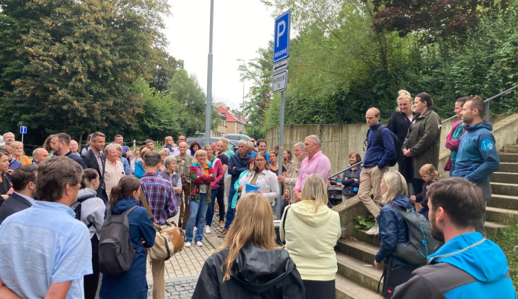 Zjitřené emoce, pak návrh možné cesty. U kampusu univerzity se řešilo, co dál s okolím