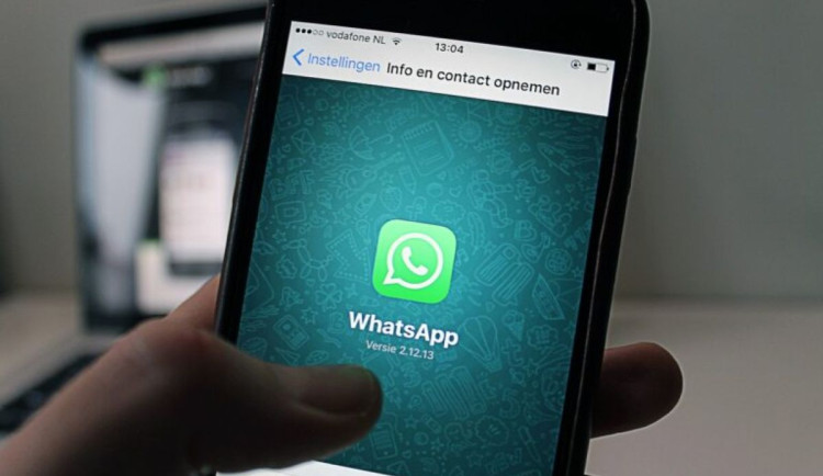 Podvodníci hrají na WhatsApp na city, rychnovská kriminálka má o práci postaráno
