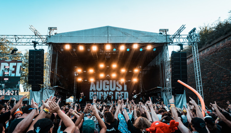 Kultura pod křídly kraje: finanční jistotu dostal metal, jazz i bitva u Chlumce