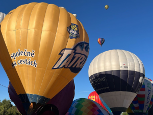 Zvířata se mohou bát horkovzdušných balonů. Hradecký zastupitel varuje před plašením koní