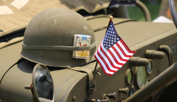 Důvěřivá žena z Brněnska naposílala falešným americkým vojákům skoro dva miliony