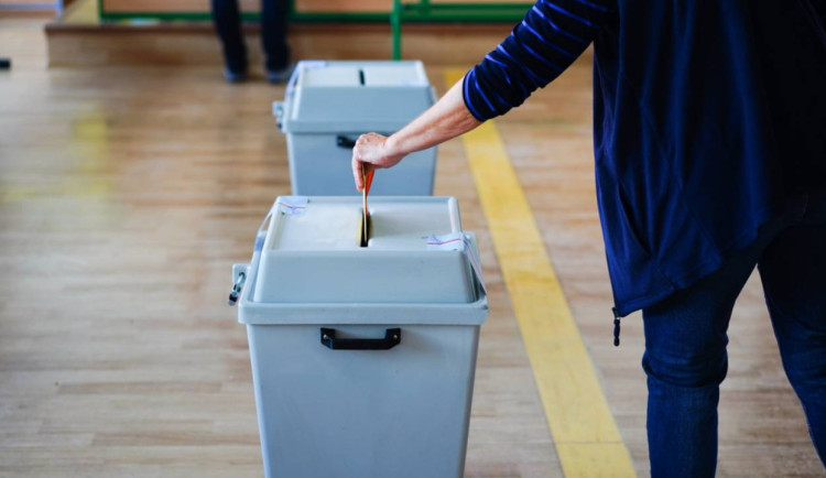 Stačilo! posiluje, hnutí ANO mírně ztratilo. S odskokem ale drží první místo